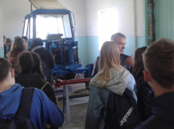 Школьники ехали в Морозовский агропромышленный техникум, а попали в город мастеров