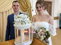 Две пары зарегистрировали брак в первый день весны в Морозовском районе 