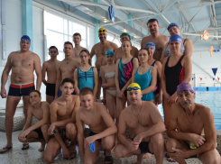 Сборная Морозовска оказалась лучшей в соревнованиях по плаванию и женскому волейболу