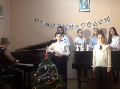 Воспитанники Детской школы искусств подготовили для родителей новогодний онлайн-концерт