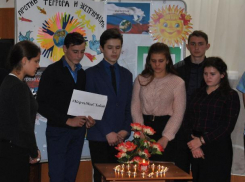 Ученики школы №4 Морозовска встретились с инспектором по делам несовершеннолетних и приняли участие в акции 