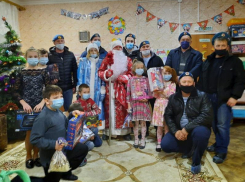 Детские желания под Новый год исполнили десантники Морозовского района