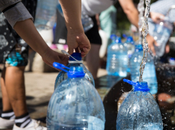 В Морозовске произошел порыв на централизованной системе водоснабжения, воду подвозят людям по графику