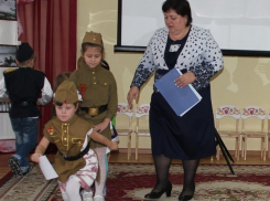 Маленькие дети «отправились в прошлое» и «помогли Родине» в День Героев Отечества в Морозовске