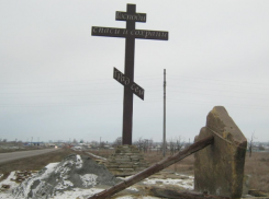 Украли бордюры с Поклонного Креста в Морозовске