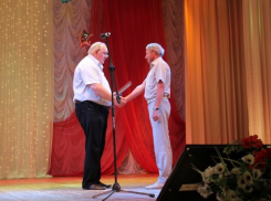 Виктор Маликов поздравил медиков Морозовского района с профессиональным праздником