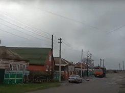 Демонтаж старых опор на улице Мира возможен после переподключения всех абонентов на новую линию, - администрация Морозовского района 