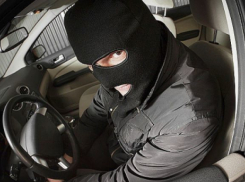 Угнанный в Морозовске с улицы Истомина автомобиль вернулся к владельцу
