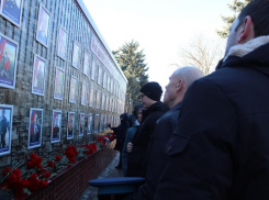 Открытие мемориальной доски, посвященной героям СВО, состоялось в Морозовске