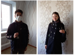 Молодым морозовчанам Данилу Тарасенко и Полине Дреевой вручили ключи от благоустроенного жилья