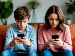 Морозовчанам напомнили, куда звонить, когда становится тяжело