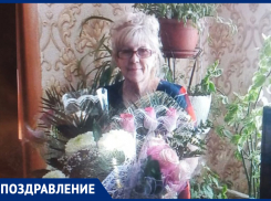 Ларису Анатольевну Васину с Днем матери поздравили дочь, внук и внучка