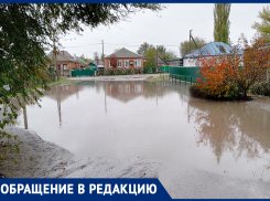 «Это центр города», - морозовчанка показала на фото, как выглядит участок улицы Матросова после обычного дождя