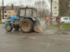 В Морозовске стартовал ямочный ремонт