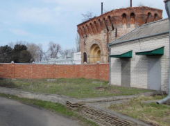 Аттракцион с огромным молотом в Морозовске вспомнил посмотревший на фотографию башни-кузницы мужчина