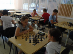 Сильнейшие юные шахматисты Морозовска вышли в полуфинал областного детско-юношеского Гран-при 
