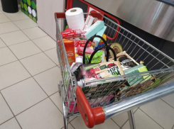 Минимальный набор продуктов на месяц обойдется жителям Морозовска в 5 597 рублей