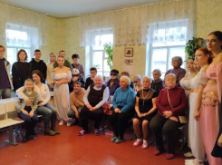 Концертную программу с музыкой и танцами подготовили для участников ВОС в Морозовске волонтеры молодежного центра