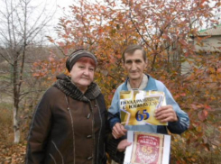 Коллектив Вольно-Донского Дома культуры поздравил односельчанина с юбилеем
