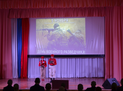 Тематическую беседу провели юнармейцы в Морозовске ко Дню военного разведчика России