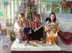 Крещенские посиделки «Раз в крещенский вечерок» провели в библиотеке поселка Комсомольский 