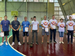 Золото соревнований по гиревому спорту в Морозовске завоевала команда СКА