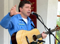 Сергей Маховиков рассказал анекдот о рае и видеокассетах в Морозовске