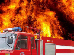 Пожар в летней кухне на улице Калинина в Морозовске потушили за 16 минут