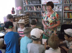 Игровую программу «У каждого дела запах особый» провели с детьми в Старопетровском отделе морозовской библиотеки