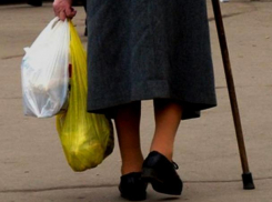 89-летнюю старушку насмерть сбил Audi-100 на улице Ленина в Морозовске 