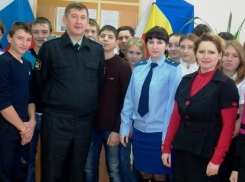 Студентов в Озерном бесплатно проконсультировали юристы