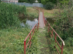 После публикации в «Блокноте» подвесной мост в Морозовске привели в порядок