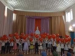 Сердечное поздравление для мам подготовили юные таланты в хуторе Вишневка