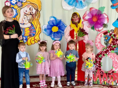 Маленькие воспитанники детского сада «Сказка» с большим удовольствием участвовали в первом весеннем празднике 