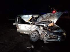 48-летний водитель «ВАЗ 21140» в Морозовске выехал на «встречку» и врезался в иномарку