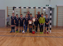 Футбольный клуб «УНР-Каменка» из Морозовска завоевал третье место на областном турнире в Константиновске