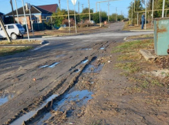 Выравнивание грунтового профиля у контейнерной площадки на улице Ляшенко в Морозовске повторно обещали сделать до 18 октября