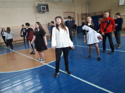 Эстафетами, конкурсами и танцевальной зарядкой отпраздновали День здоровья в школе №4