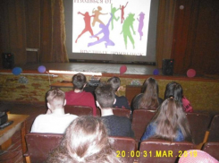 Презентацию «Пагубные привычки» подготовили для подростков в Вольно-Донском Доме культуры