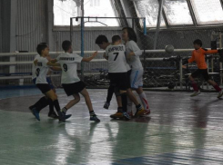 Две «Каменки» из Морозовска сошлись в финале второго турнира в свой День рождения