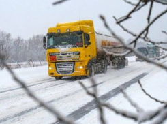 Большегрузы в течение года будут объезжать закрытую для движения дорогу через трассу возле Морозовска
