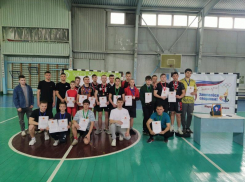 Первое место на районных соревнованиях по «Русскому жиму» в Морозовске завоевали спортсмены школы №3 