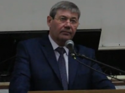 Глава городской администрации Морозовска пообещал извиниться, если ему покажут вечером темные улицы с централизованным освещением