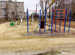 Новые детские площадки в Морозовске оказались под запретом