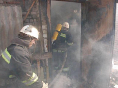  В поселке Знаменка загорелась хозяйственная постройка