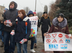 Вспомнить о жертвах ДТП предложили участники акции в Морозовске