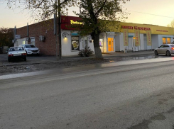 «На улице Ворошилова невозможно перейти дорогу»: люди просят пешеходный переход