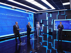Донской губернатор пообещал увеличить зарплаты учителей на 50%