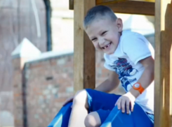 Воспитанники школы №4 в Морозовске поддержали районный флешмоб «Улыбашки» 