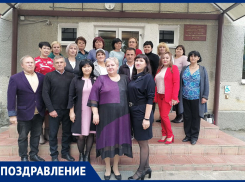 Администрация Старо-Петровской средней школы поздравила любимый коллектив с Днем учителя
